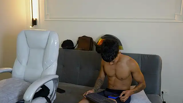 Paradise boy s online show from 01-18-25, 02:14