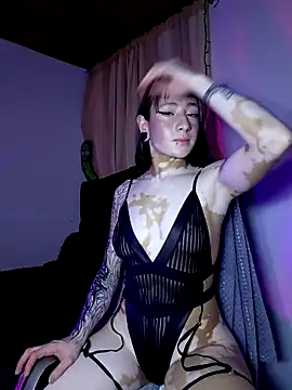 Snapshot of dayana_harlow2 chatting on 05-10-26, 11:32 dayana harlow2 online show from 05-10-26, 11:32