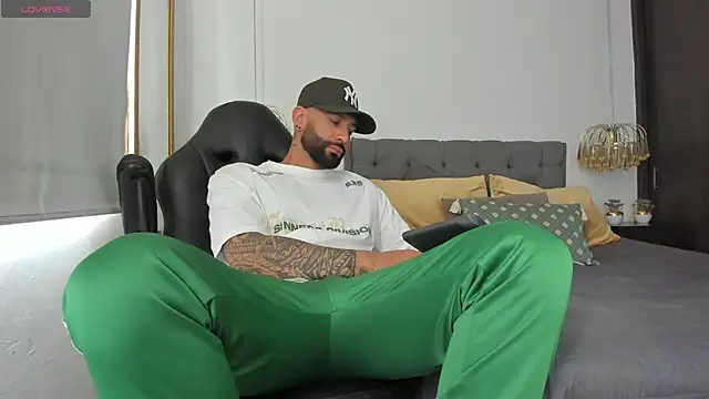 Snapshot of Yorby_Maxx1 chatting on 01-16-25, 08:25 Yorby Maxx1 online show from 01-16-25, 08:25