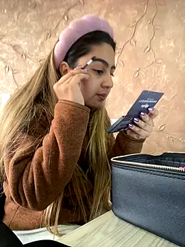 Miabonnett  online show from 09-17-25, 12:07