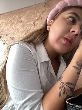 Miabonnett  online show from 10-22-25, 12:05