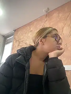 Miabonnett  online show from 11-19-25, 12:16