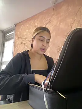 Miabonnett  online show from 12-15-25, 12:20