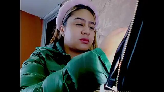 Miabonnett  online show from 01-13-26, 12:21