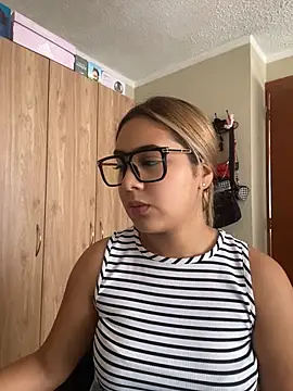 Snapshot of Miabonnett_ chatting on 07-09-26, 03:16 Miabonnett online show from 07-09-26, 03:16