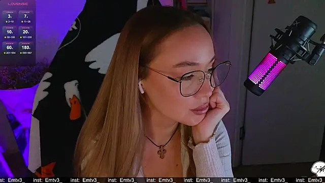 Emili1- online show from 12-18-25, 11:27