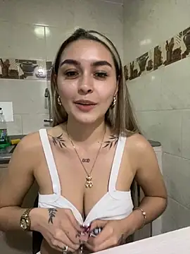 Snapshot of emma_oxford chatting on 03-09-25, 12:00 emma oxford online show from 03-09-25, 12:00