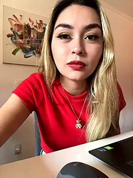 Snapshot of emma_oxford chatting on 09-29-25, 12:43 emma oxford online show from 09-29-25, 12:43