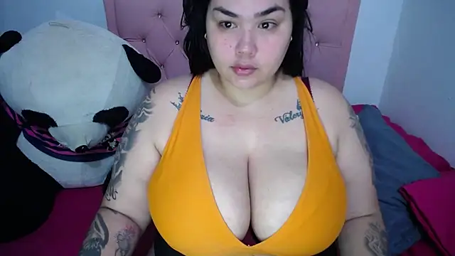 Snapshot of Fernanda_Big_Boobs chatting on 06-11-26, 12:25 Fernanda Big Boobs online show from 06-11-26, 12:25