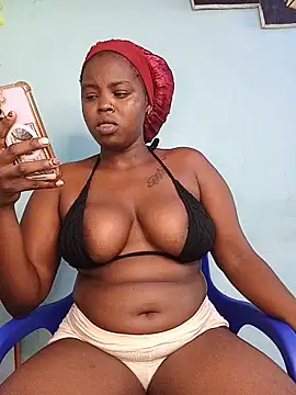 Snapshot of freaky_belle chatting on 06-18-26, 12:53 freaky belle online show from 06-18-26, 12:53
