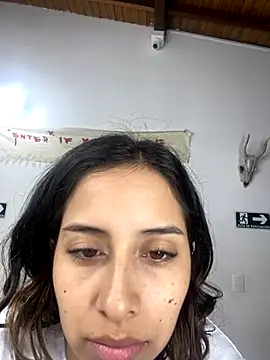 Snapshot of little-Emma chatting on 10-03-25, 02:52 little-Emma online show from 10-03-25, 02:52