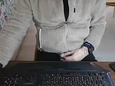 Snapshot of Adri_gard chatting on 02-23-25, 03:29 Adri gard online show from 02-23-25, 03:29