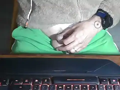 Snapshot of Adri_gard chatting on 03-18-25, 08:48 Adri gard online show from 03-18-25, 08:48