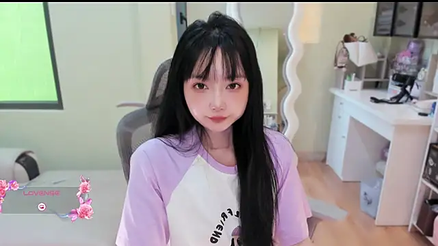 Snapshot of Nery_Asian chatting on 06-27-26, 07:46 Nery Asian online show from 06-27-26, 07:46