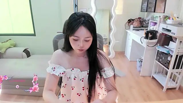 Snapshot of Nery_Asian chatting on 07-18-26, 02:27 Nery Asian online show from 07-18-26, 02:27