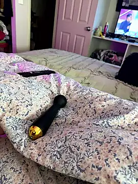 Reinacatchile online show from 11-30-25, 01:42