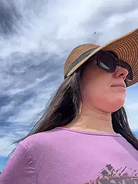 Reinacatchile online show from 03-08-26, 05:17