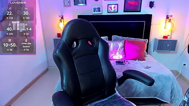 Charlotte  Benett online show from 11-29-25, 04:26