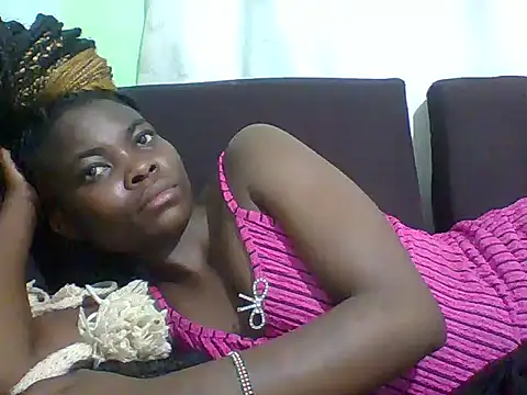 Snapshot of sexxyqueenn22 chatting on 10-25-25, 04:35 sexxyqueenn22 online show from 10-25-25, 04:35