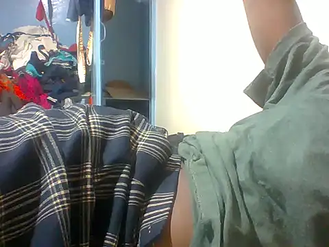 Snapshot of sexxyqueenn22 chatting on 12-16-25, 12:37 sexxyqueenn22 online show from 12-16-25, 12:37