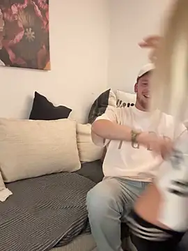 Snapshot of NickyGold_Official chatting on 10-28-25, 10:45 NickyGold Official online show from 10-28-25, 10:45