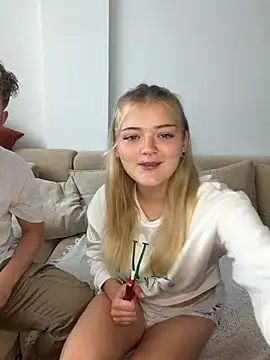 Snapshot of NickyGold_Official chatting on 04-10-26, 02:11 NickyGold Official online show from 04-10-26, 02:11