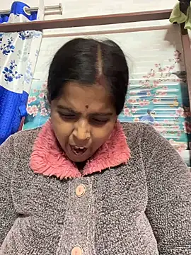 Snapshot of Beauty-queen chatting on 01-14-25, 12:56 Beauty-queen online show from 01-14-25, 12:56