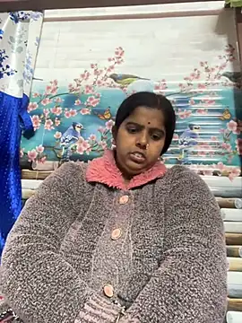 Snapshot of Beauty-queen chatting on 01-15-25, 12:36 Beauty-queen online show from 01-15-25, 12:36