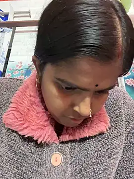 Snapshot of Beauty-queen chatting on 02-14-25, 10:59 Beauty-queen online show from 02-14-25, 10:59