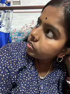 Snapshot of Beauty-queen chatting on 02-18-25, 10:05 Beauty-queen online show from 02-18-25, 10:05