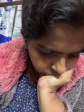 Snapshot of Beauty-queen chatting on 02-22-25, 03:47 Beauty-queen online show from 02-22-25, 03:47