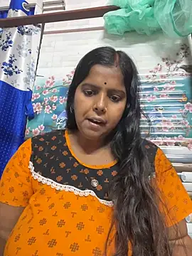 Snapshot of Beauty-queen chatting on 03-01-25, 10:02 Beauty-queen online show from 03-01-25, 10:02