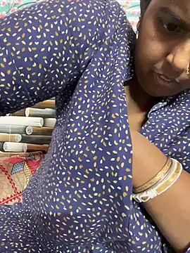 Snapshot of Beauty-queen chatting on 03-03-25, 11:00 Beauty-queen online show from 03-03-25, 11:00