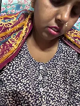 Snapshot of Beauty-queen chatting on 03-07-25, 04:33 Beauty-queen online show from 03-07-25, 04:33