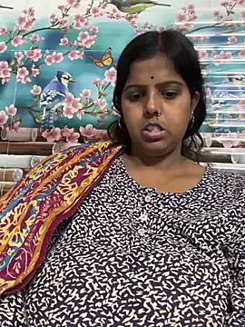 Snapshot of Beauty-queen chatting on 03-09-25, 01:37 Beauty-queen online show from 03-09-25, 01:37