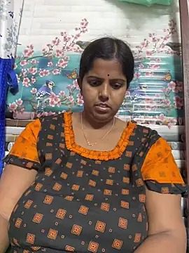 Snapshot of Beauty-queen chatting on 03-11-25, 07:25 Beauty-queen online show from 03-11-25, 07:25