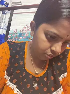 Snapshot of Beauty-queen chatting on 03-12-25, 10:26 Beauty-queen online show from 03-12-25, 10:26