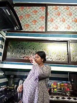 Snapshot of Beauty-queen chatting on 03-23-25, 04:05 Beauty-queen online show from 03-23-25, 04:05