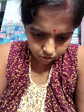 Snapshot of Beauty-queen chatting on 09-17-25, 10:50 Beauty-queen online show from 09-17-25, 10:50