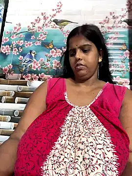 Snapshot of Beauty-queen chatting on 09-18-25, 10:39 Beauty-queen online show from 09-18-25, 10:39