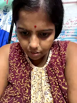 Snapshot of Beauty-queen chatting on 10-14-25, 01:01 Beauty-queen online show from 10-14-25, 01:01