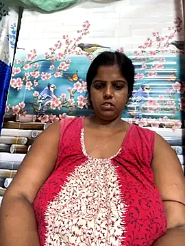 Snapshot of Beauty-queen chatting on 10-15-25, 10:37 Beauty-queen online show from 10-15-25, 10:37