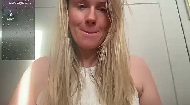 redheadrosie69 online show from 03-04-25, 09:40