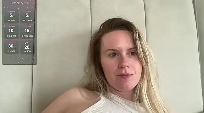 redheadrosie69 online show from 03-04-25, 12:44