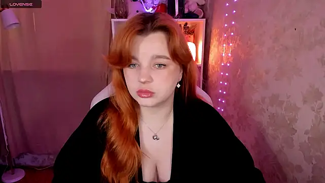 Snapshot of _Lisa_x chatting on 03-10-26, 12:54 Lisa x online show from 03-10-26, 12:54