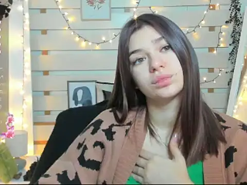 Josephine Kiss online show from 12-19-25, 01:29