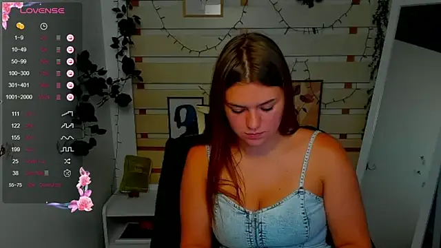 Snapshot of Josephine_Kiss chatting on 07-20-26, 10:50 Josephine Kiss online show from 07-20-26, 10:50