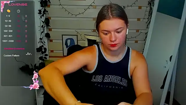 Snapshot of Josephine_Kiss chatting on 08-05-26, 02:20 Josephine Kiss online show from 08-05-26, 02:20
