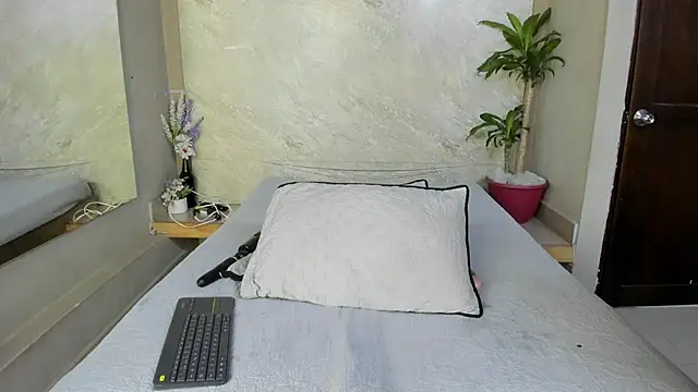 Snapshot of SussanMilf_ chatting on 01-24-25, 02:19 SussanMilf online show from 01-24-25, 02:19