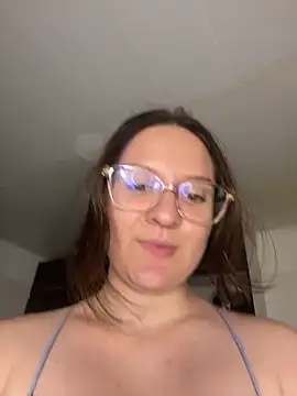 Snapshot of livgomez chatting on 02-23-25, 01:24 livgomez online show from 02-23-25, 01:24